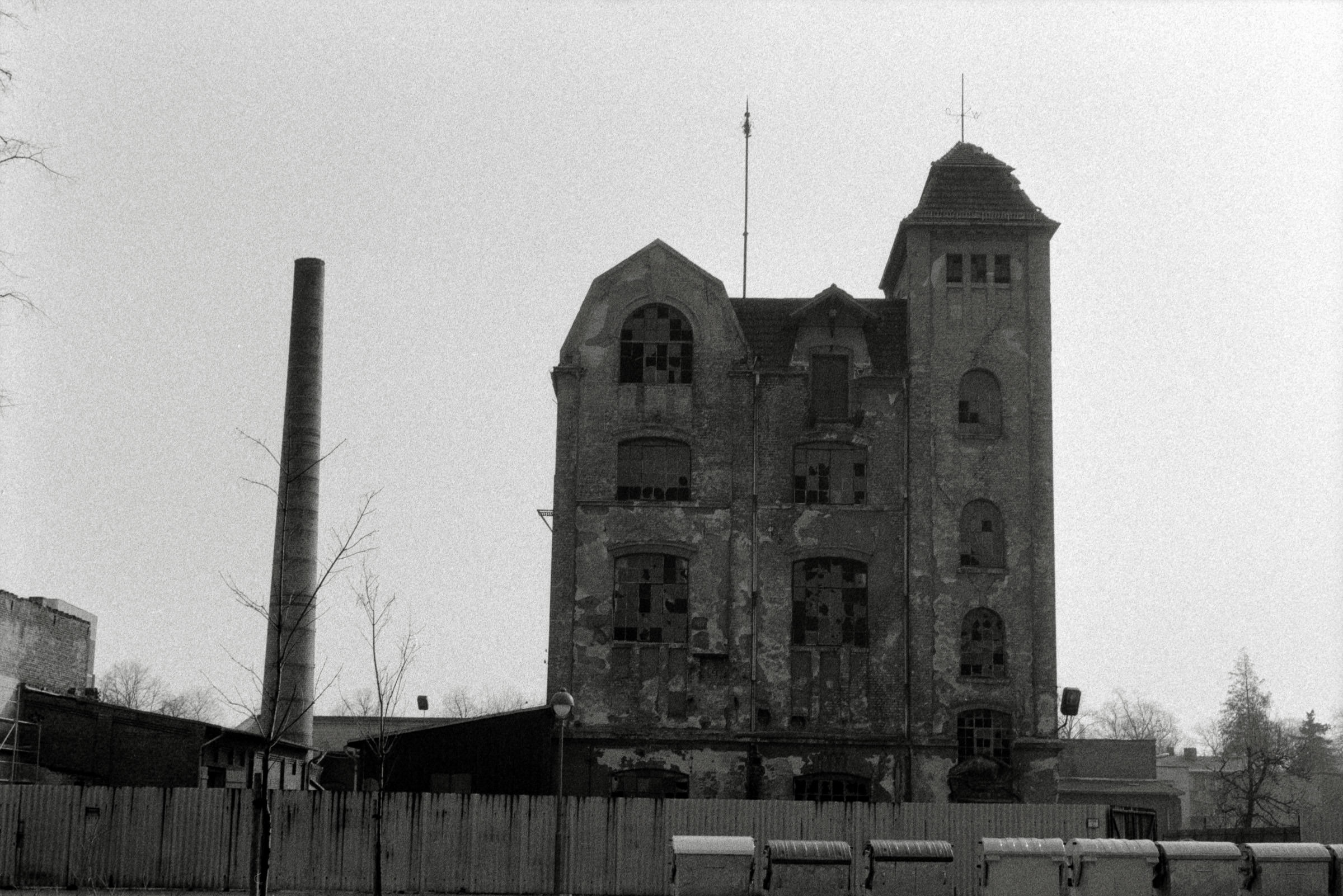 AHP F1993 03 003 sc240902 img18 NLP